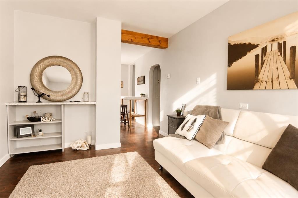 4732 52 Street, Sylvan Lake, AB - Indoor