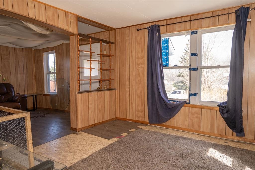 5220 52 Street, Mirror, AB - Indoor Photo Showing Other Room
