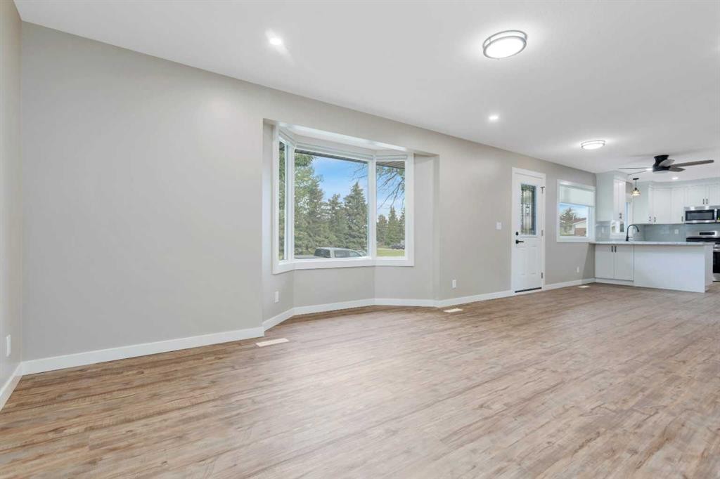 87 Norris Close, Red Deer, AB