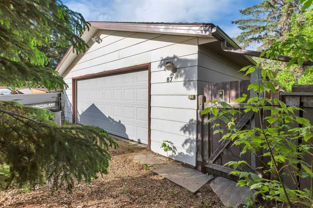87 Norris Close, Red Deer, AB