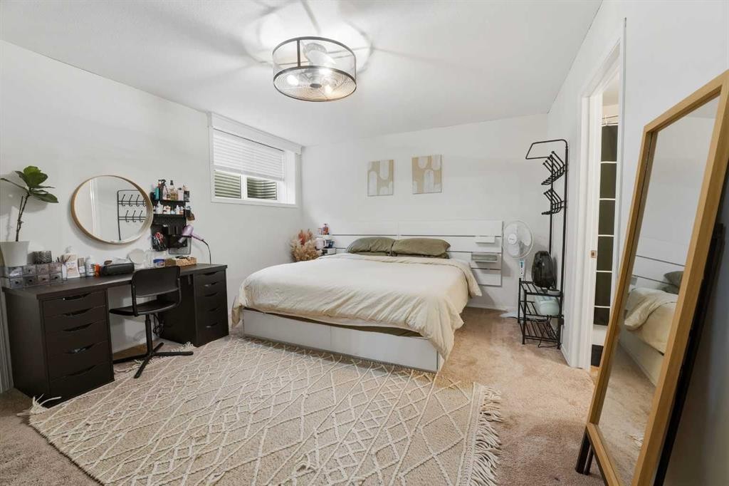 906-339 Viscount Drive, Red Deer, AB - Indoor Photo Showing Bedroom