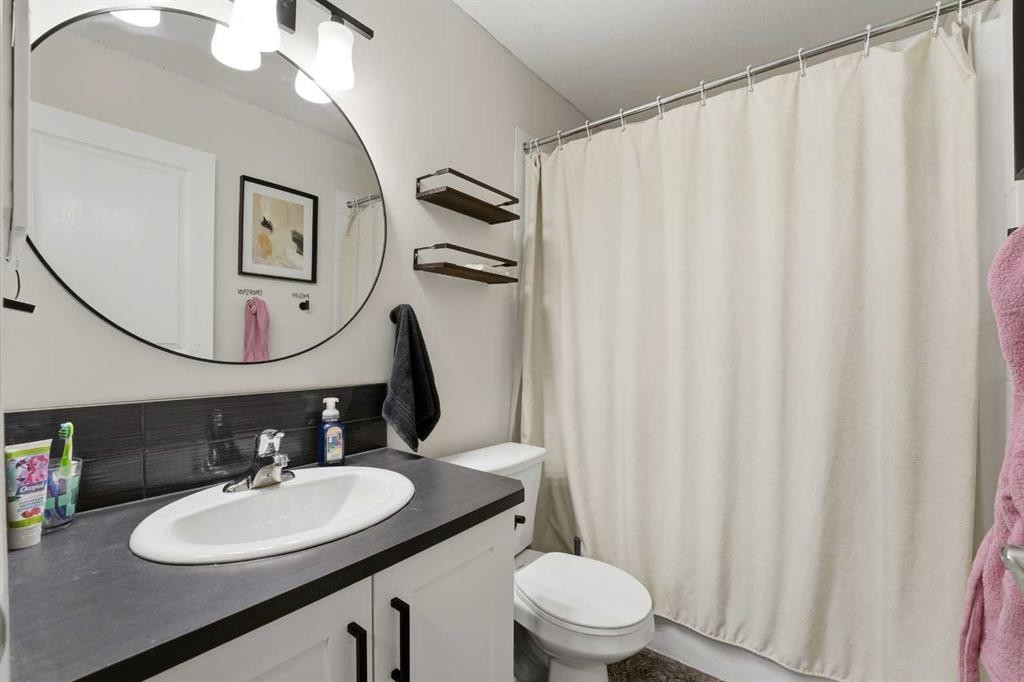906-339 Viscount Drive, Red Deer, AB - Indoor Photo Showing Bathroom