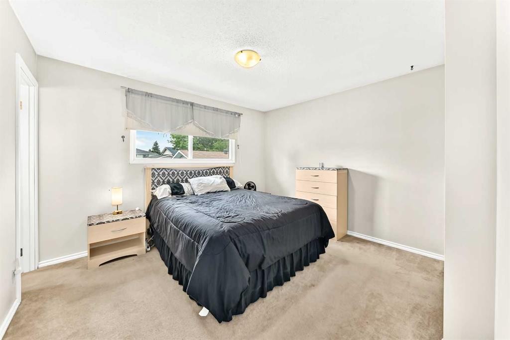 67 Newcombe Crescent, Red Deer, AB