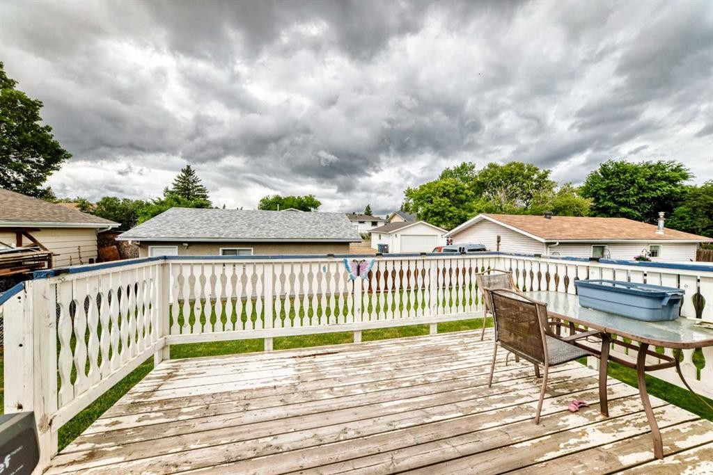 67 Newcombe Crescent, Red Deer, AB