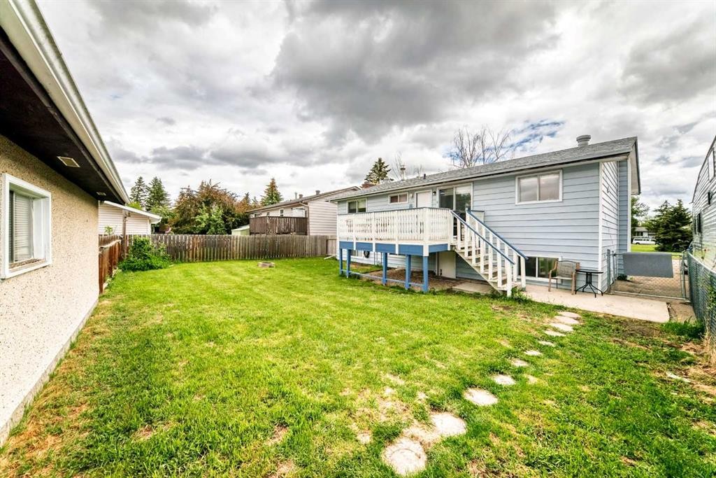 67 Newcombe Crescent, Red Deer, AB