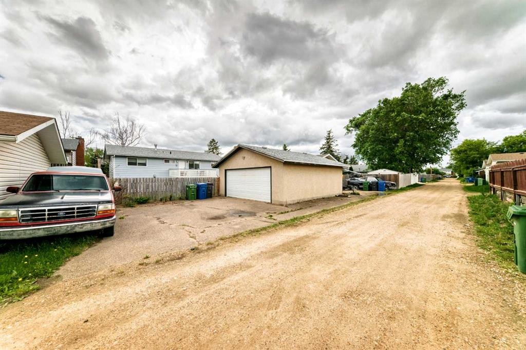 67 Newcombe Crescent, Red Deer, AB