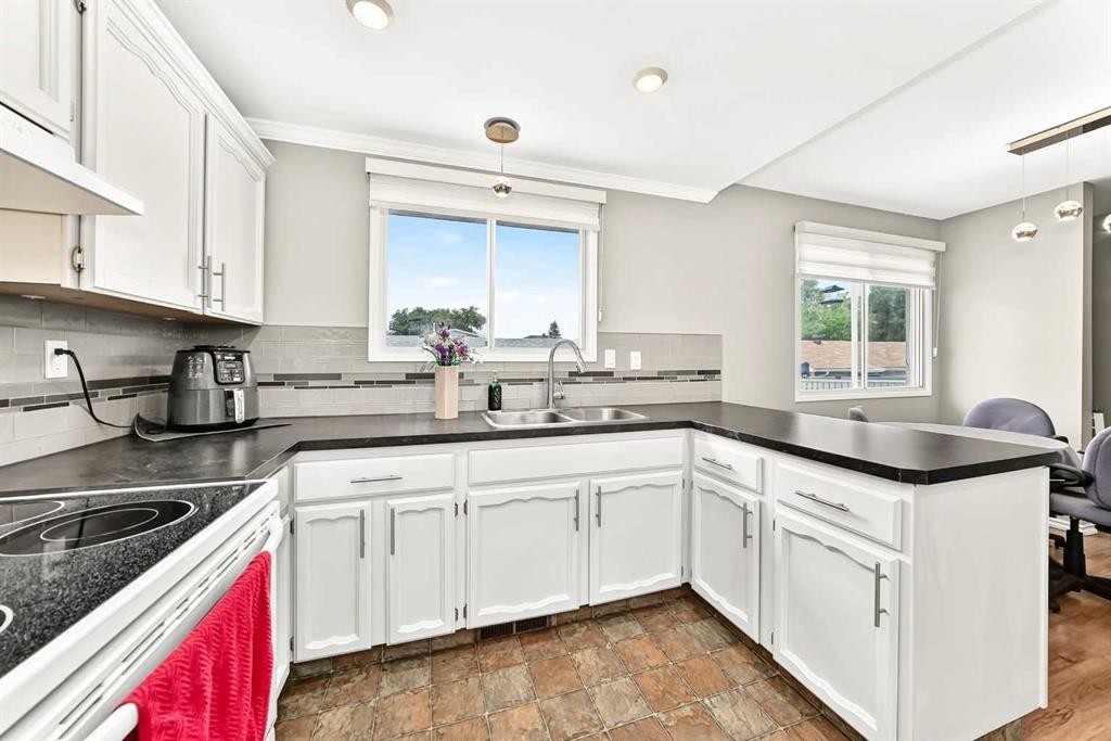 67 Newcombe Crescent, Red Deer, AB