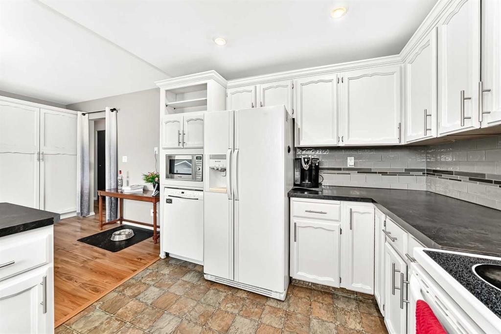 67 Newcombe Crescent, Red Deer, AB