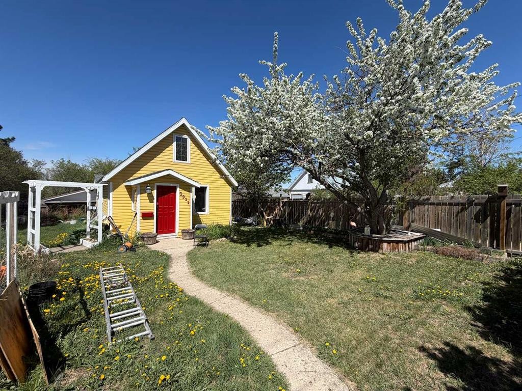3922A 46 Street, Ponoka, AB
