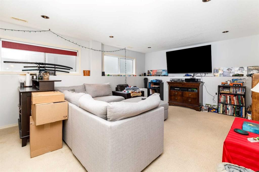 613 Oak Street, Springbrook, AB