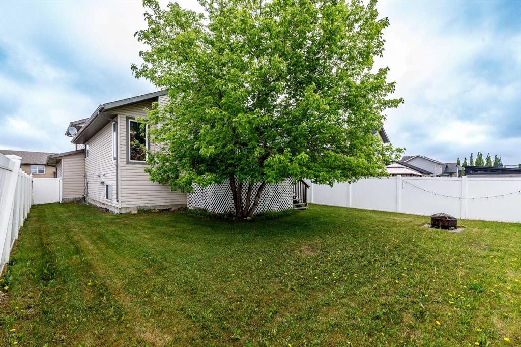 613 Oak Street, Springbrook, AB