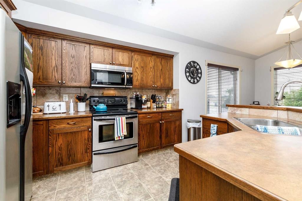 613 Oak Street, Springbrook, AB