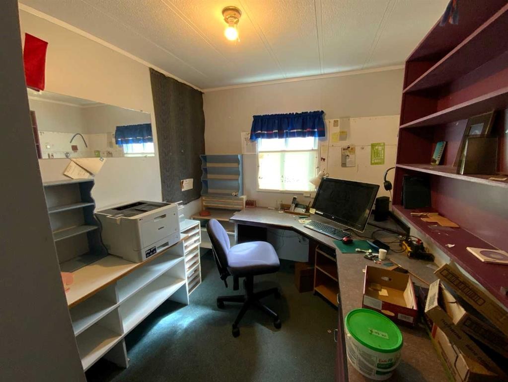 48 Mobile Drive Ne, Three Hills, AB