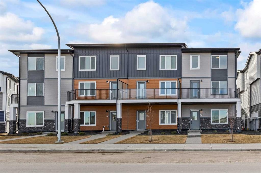 42 Corner Glen Manor Ne, Calgary, AB