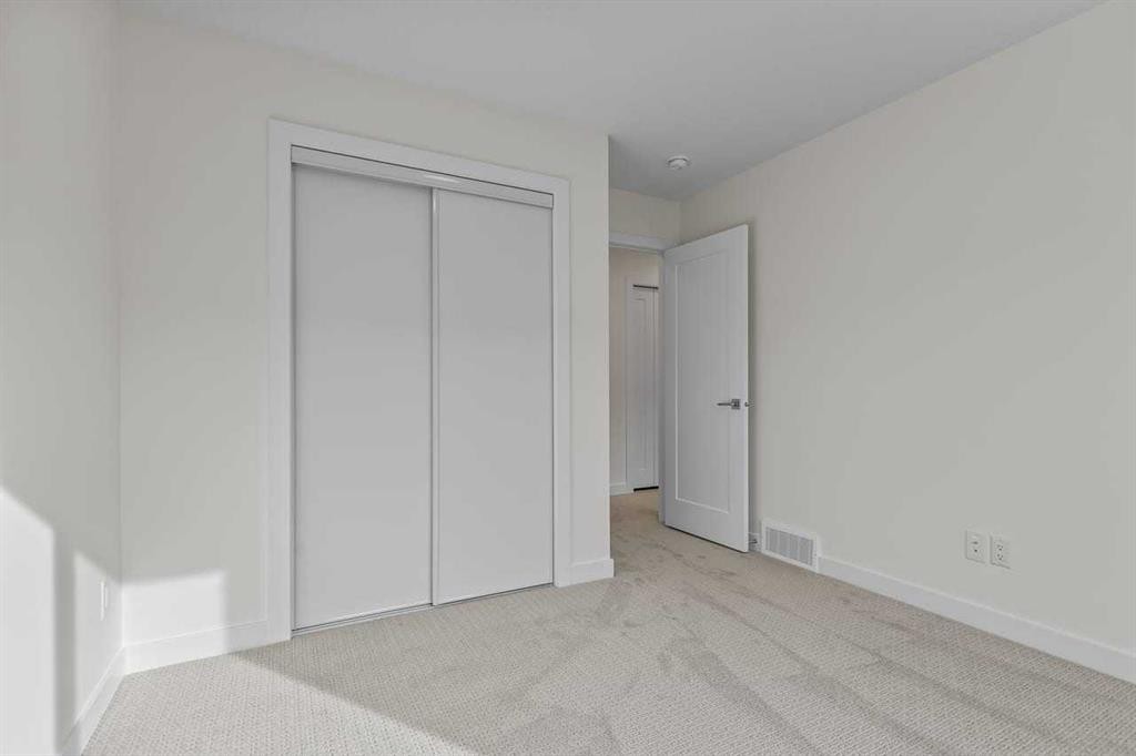 42 Corner Glen Manor Ne, Calgary, AB