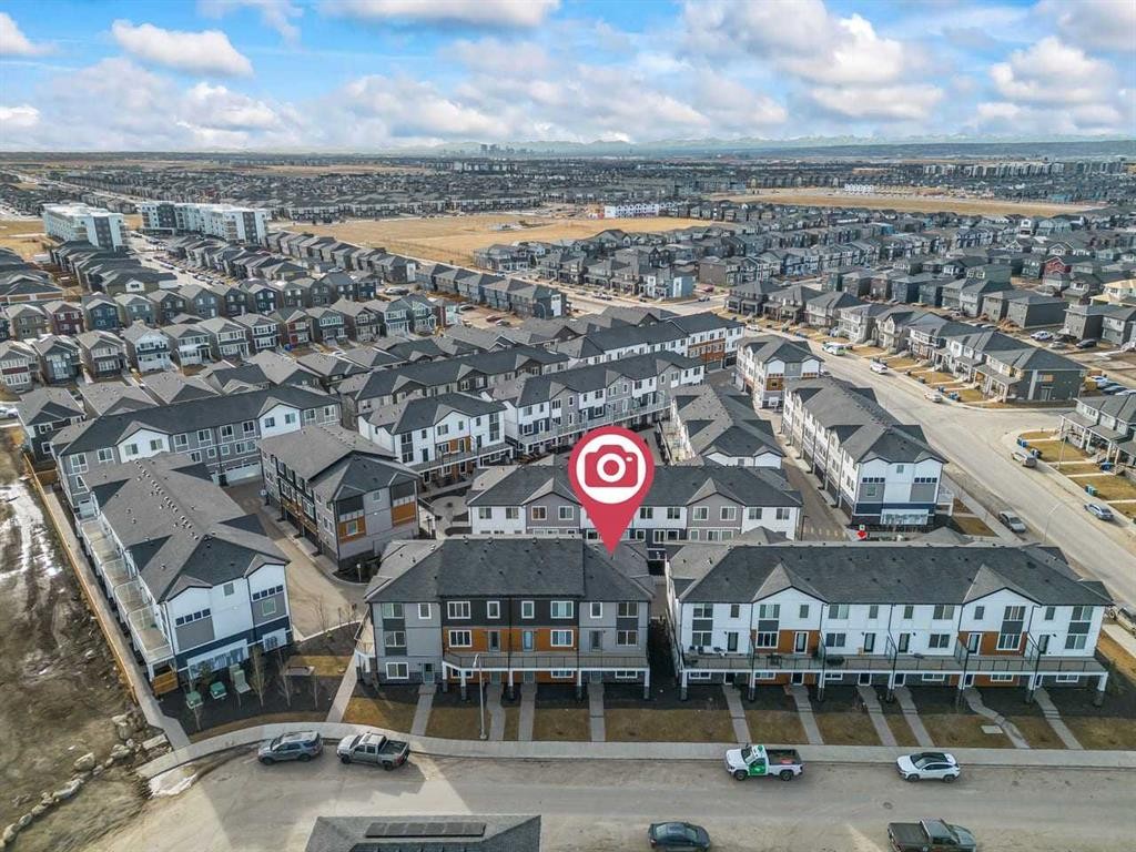 42 Corner Glen Manor Ne, Calgary, AB