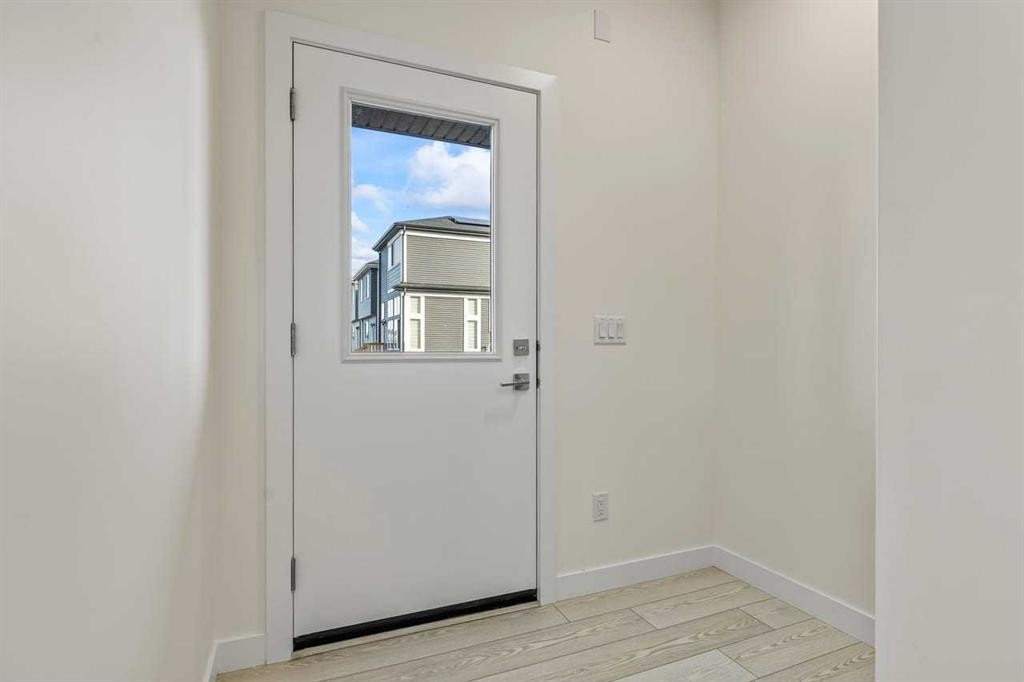 42 Corner Glen Manor Ne, Calgary, AB