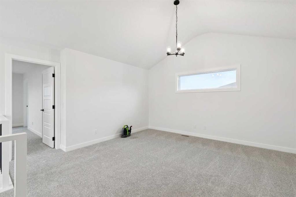 37 Sora Gardens Se, Calgary, AB