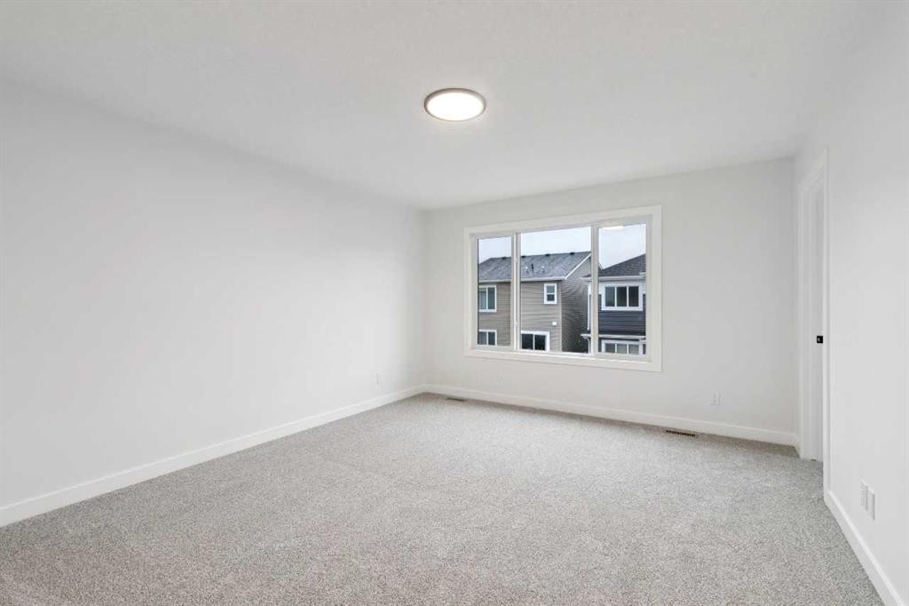 37 Sora Gardens Se, Calgary, AB