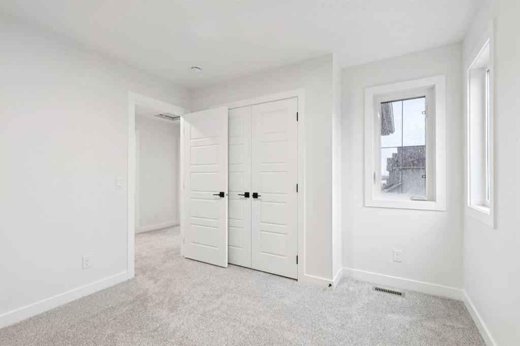 37 Sora Gardens Se, Calgary, AB