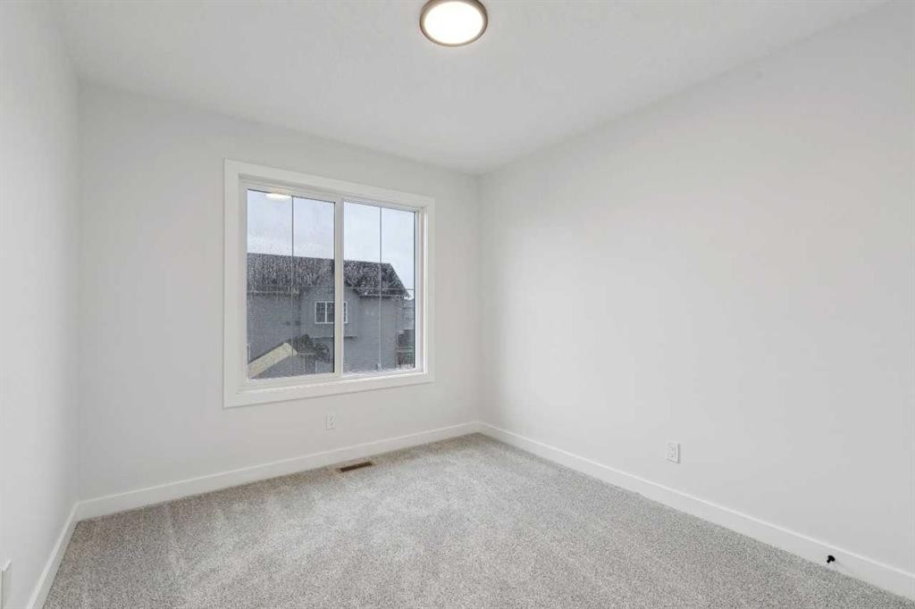 37 Sora Gardens Se, Calgary, AB