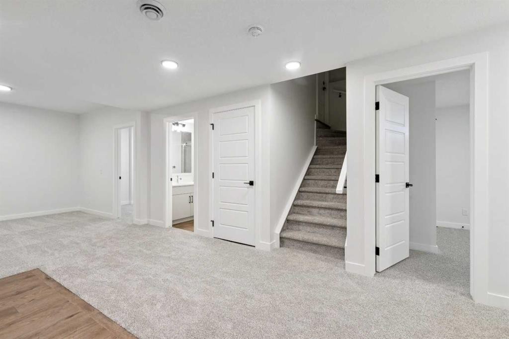 37 Sora Gardens Se, Calgary, AB