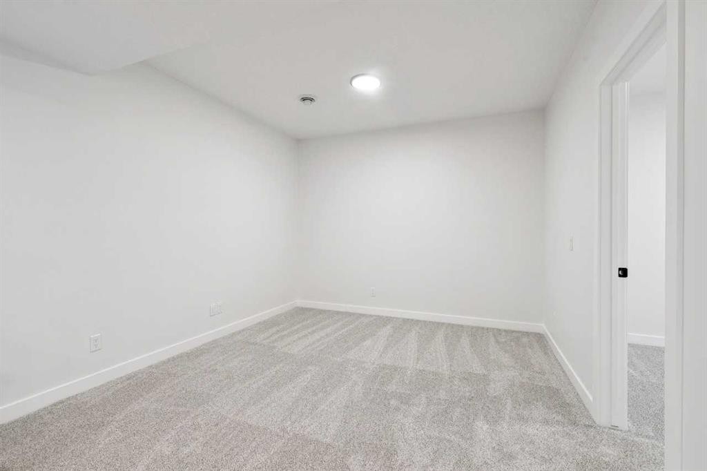 37 Sora Gardens Se, Calgary, AB