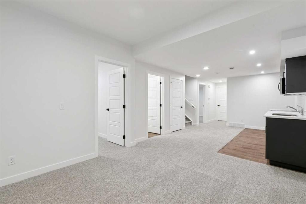 37 Sora Gardens Se, Calgary, AB