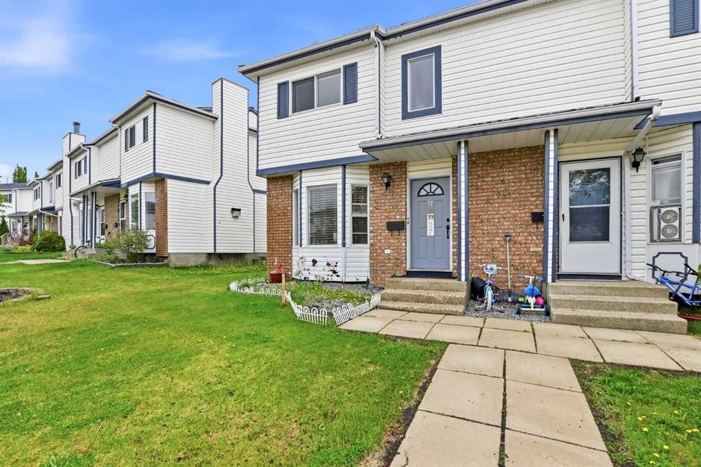 17 Elwell Close, Red Deer, AB