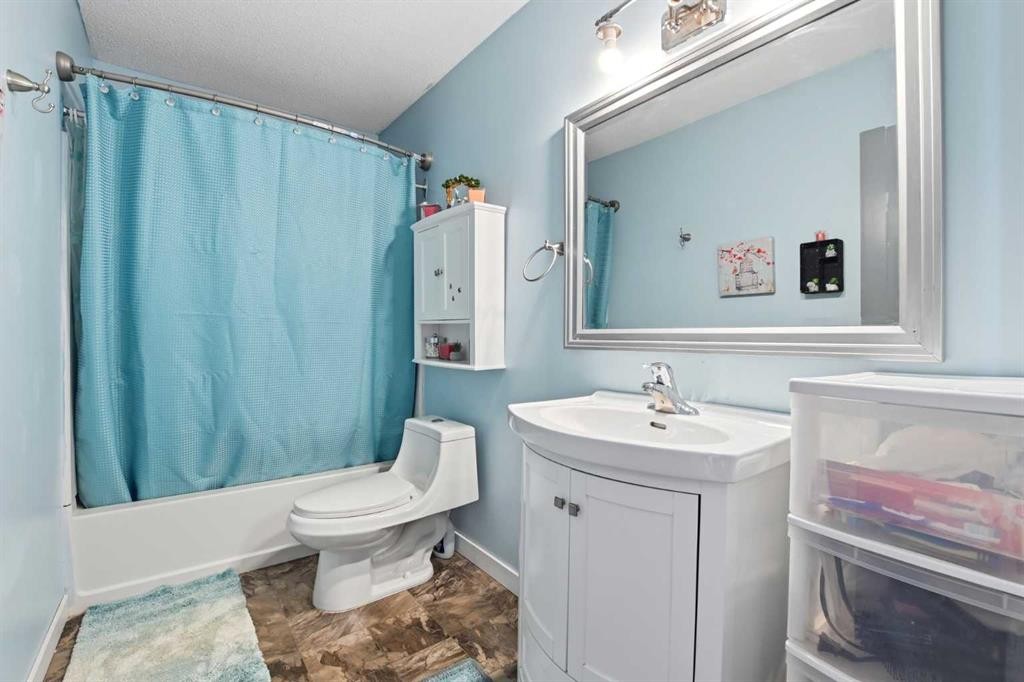 17 Elwell Close, Red Deer, AB
