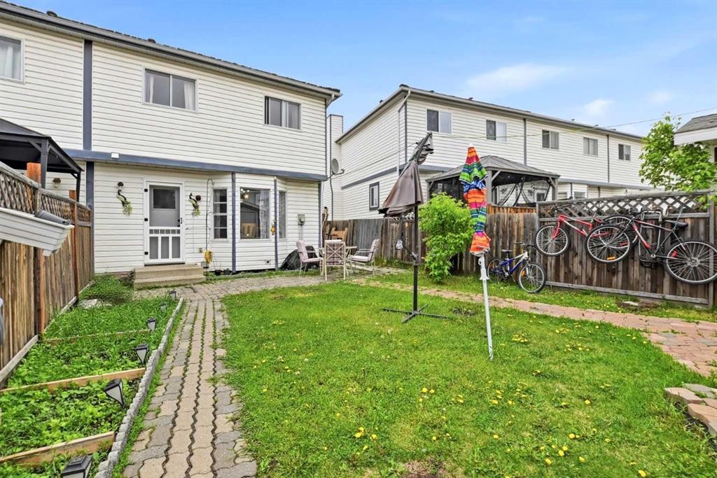 17 Elwell Close, Red Deer, AB
