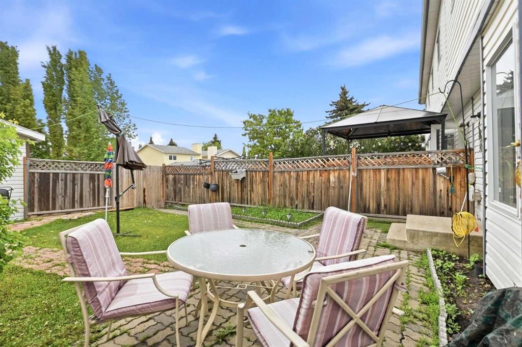 17 Elwell Close, Red Deer, AB
