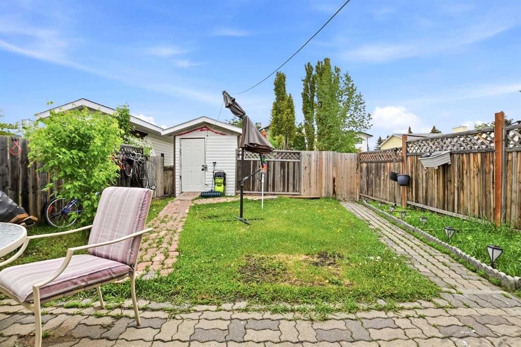17 Elwell Close, Red Deer, AB