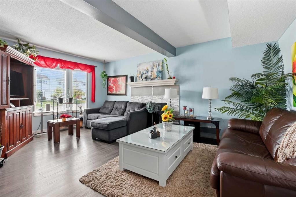 17 Elwell Close, Red Deer, AB