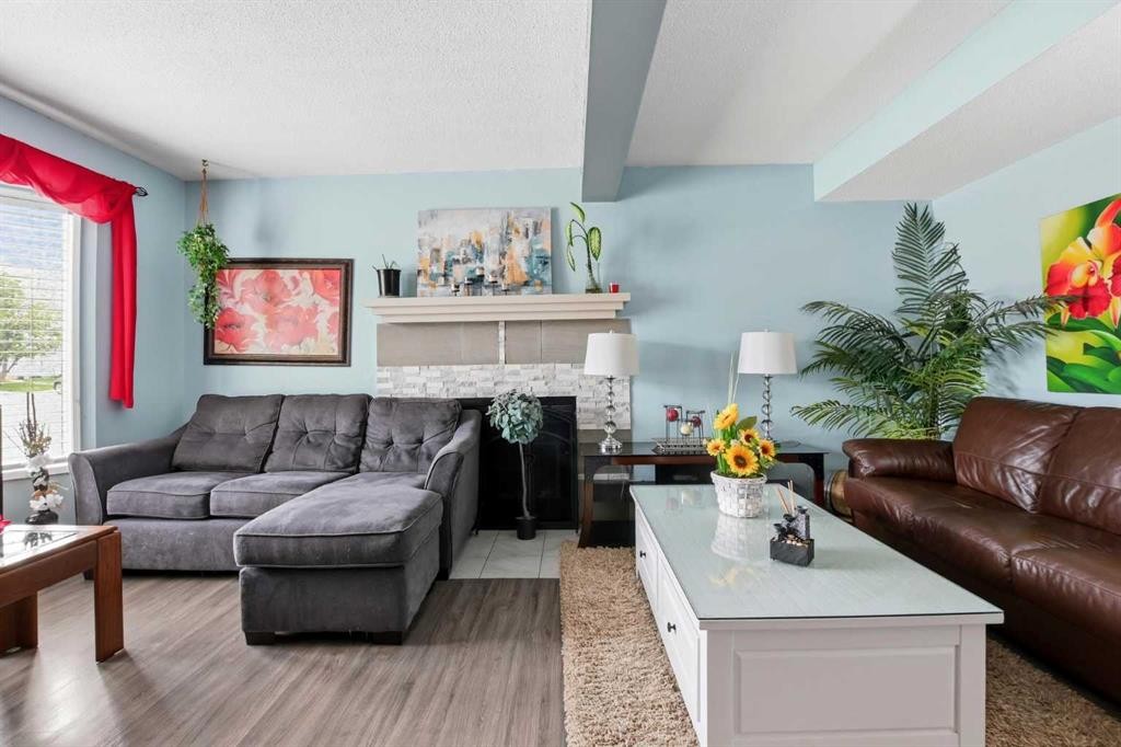 17 Elwell Close, Red Deer, AB
