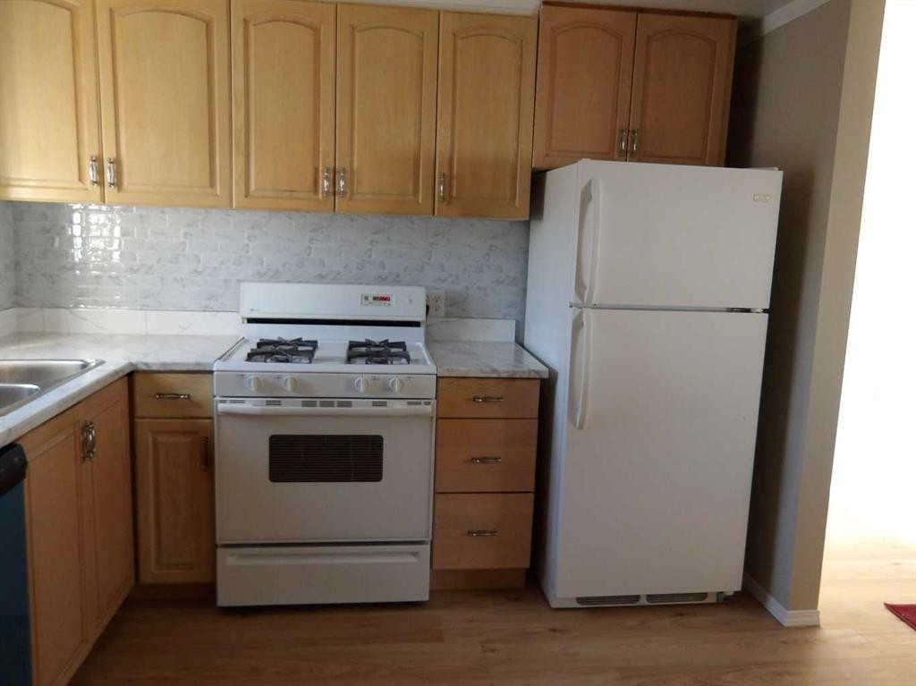 67 Norby Crescent, Red Deer, AB - Indoor Photo Showing Kitchen