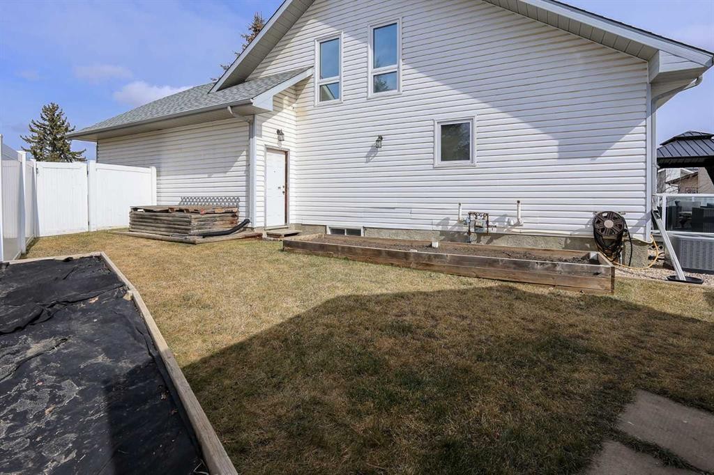 25 Kee Close, Red Deer, AB