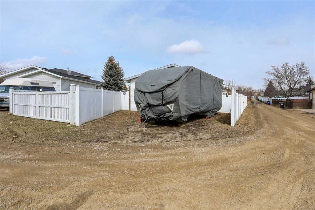 25 Kee Close, Red Deer, AB