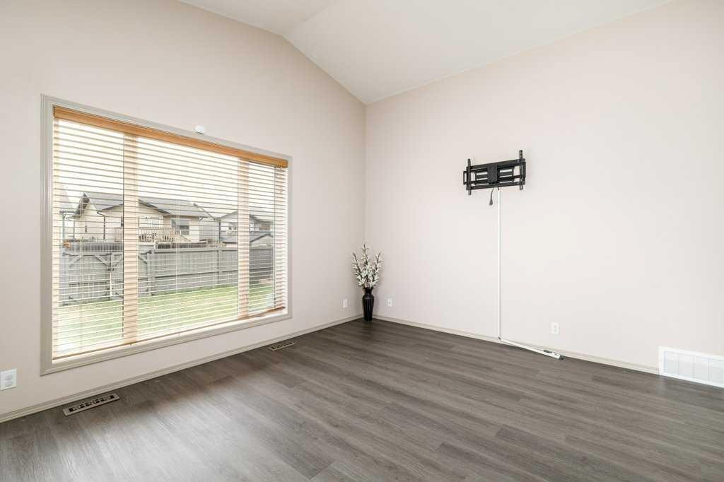 15 Kirton Close, Red Deer, AB - Indoor Photo Showing Other Room