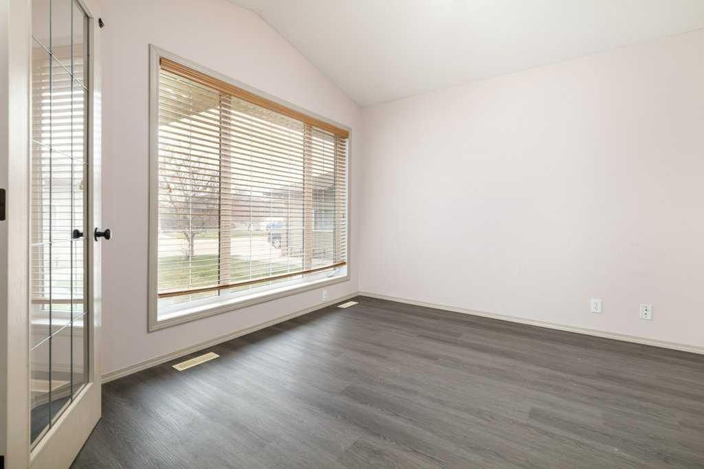 15 Kirton Close, Red Deer, AB - Indoor Photo Showing Other Room
