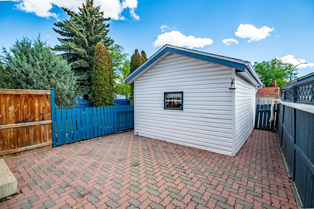 5 Elwell Close, Red Deer, AB