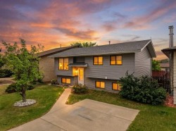 102 Denovan Crescent Red Deer, AB T4R 1W2