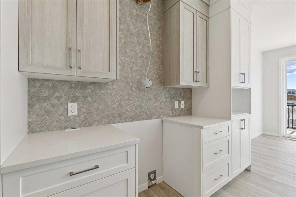 41 Belmont Row Sw, Calgary, AB - Indoor Photo Showing Kitchen