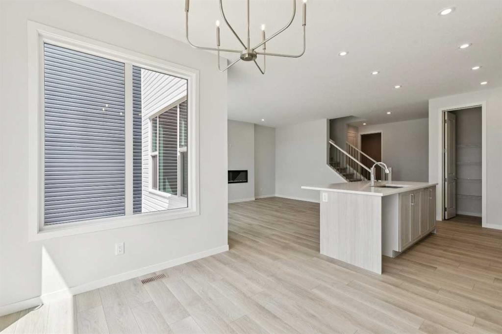 41 Belmont Row Sw, Calgary, AB - Indoor