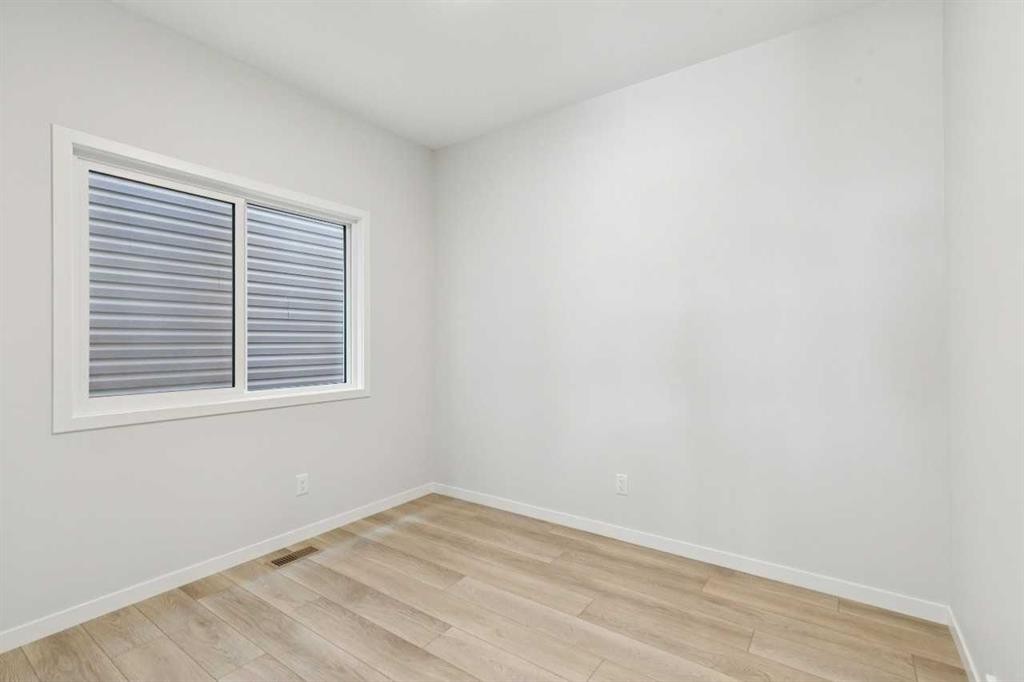 41 Belmont Row Sw, Calgary, AB - Indoor Photo Showing Other Room