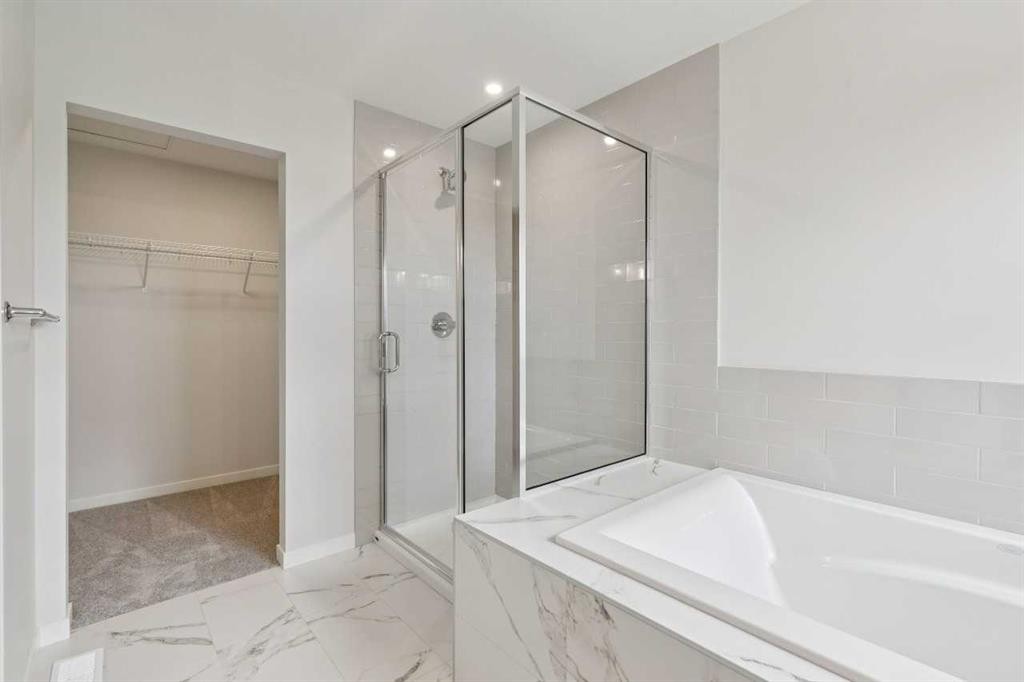 41 Belmont Row Sw, Calgary, AB - Indoor Photo Showing Bathroom