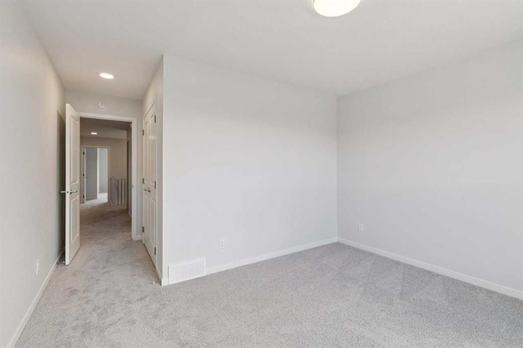 41 Belmont Row Sw, Calgary, AB - Indoor Photo Showing Other Room