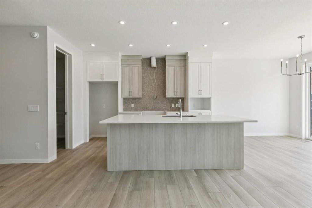 41 Belmont Row Sw, Calgary, AB - Indoor Photo Showing Kitchen With Upgraded Kitchen