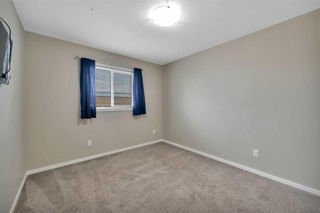 1002 Minto Street, Penhold, AB