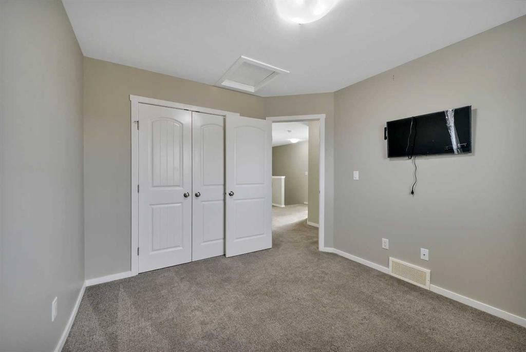 1002 Minto Street, Penhold, AB